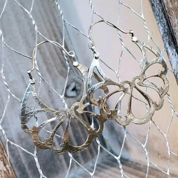 Abstract Lotus Flower Elegant Silver Brushed Steel Filigree Cutout Earrings - Picture 2 of 8